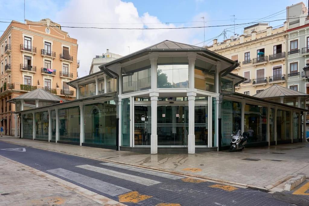 דירות ולנסיה Sunny Cozy Penthouse With A Terrace At Plaza Del Carmen מראה חיצוני תמונה