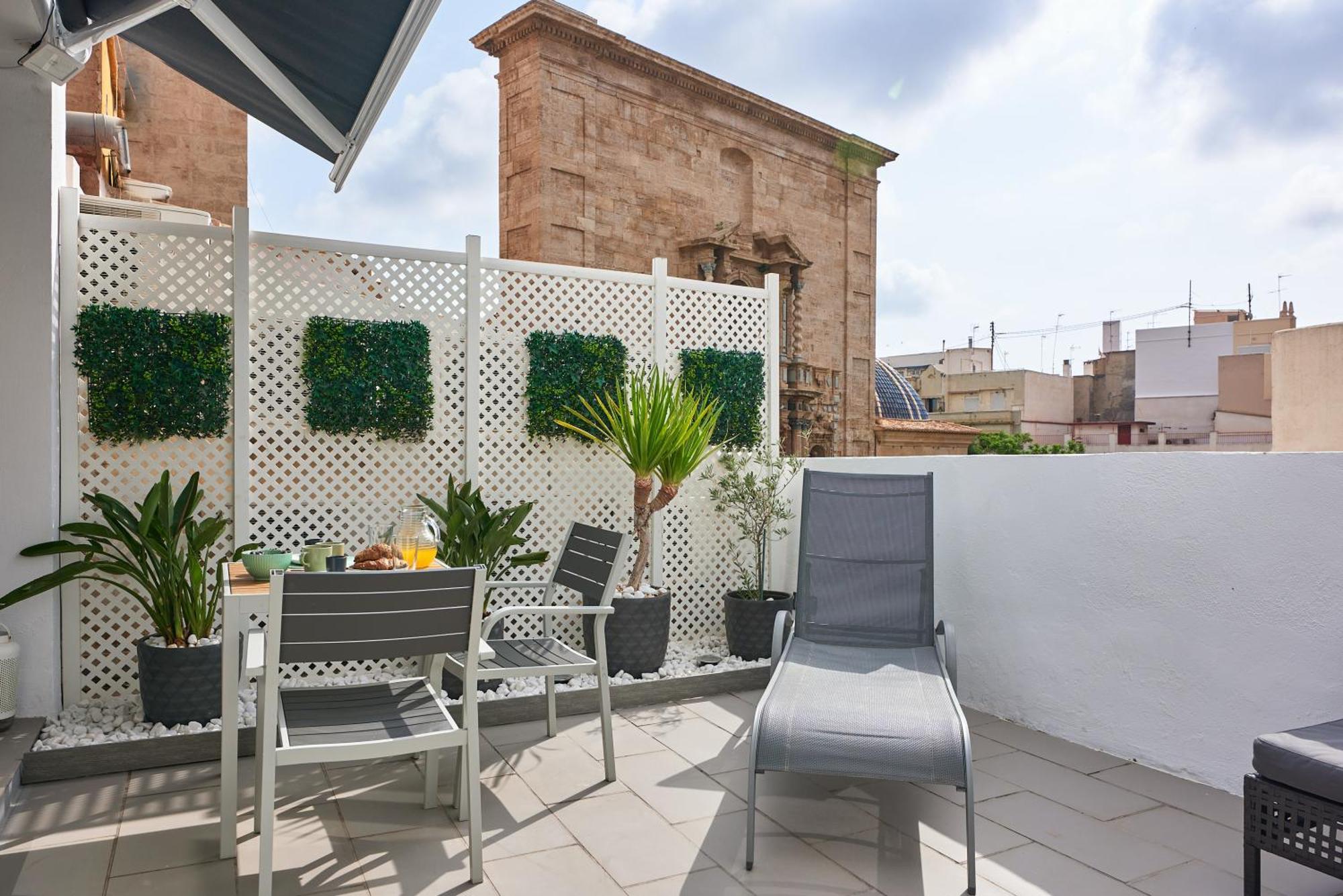 דירות ולנסיה Sunny Cozy Penthouse With A Terrace At Plaza Del Carmen מראה חיצוני תמונה