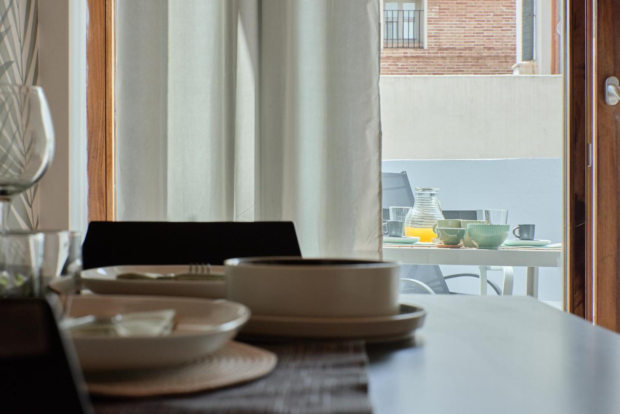 דירות ולנסיה Sunny Cozy Penthouse With A Terrace At Plaza Del Carmen מראה חיצוני תמונה